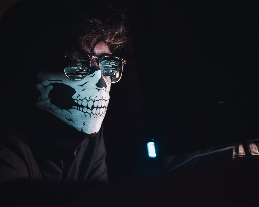 Cybercriminals Weaponize ChatGPT and Grok to Distribute AMOS Stealer on macOS